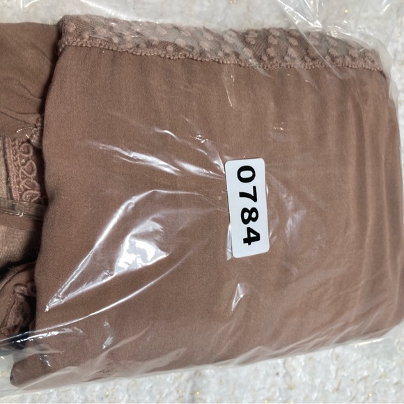 Astoria Born‎ brown pullover blouse - Picture 12 of 12